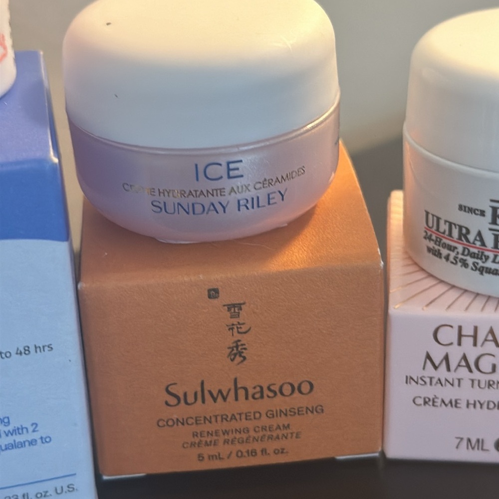 Mini moisturizer sample set - Picture 3 of 4